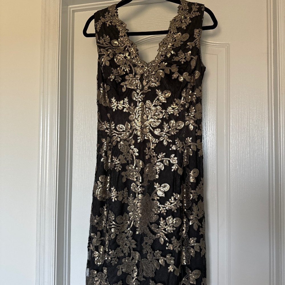 Tadashi Shoji cocktail sheath dress